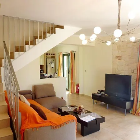 Sleeps 4 Villa Karavádhos
