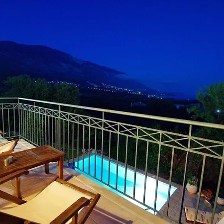 Sleeps 4 Villa Karavádosz