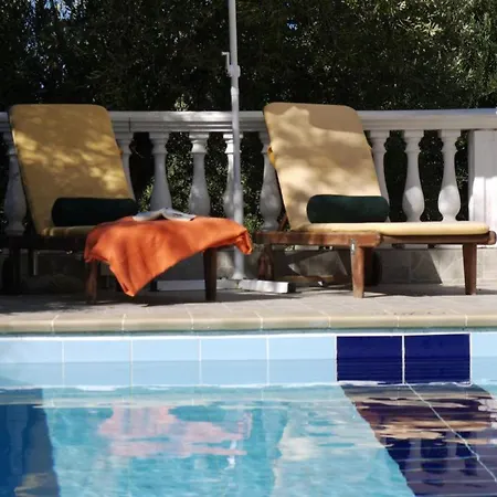 Sleeps 4 فيلة Karavádhos