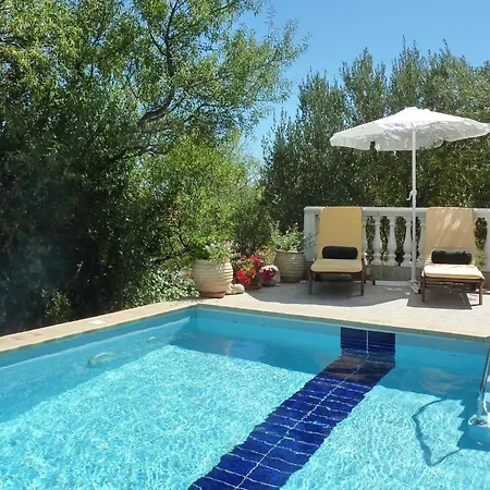 Sleeps 4 فيلة Karavádhos